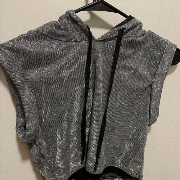 Silver crop top hoodie - Picture 2 of 4